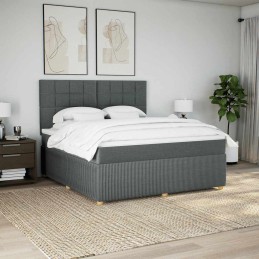 Boxspringbett mit Matratze...