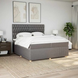 Boxspringbett mit Matratze...
