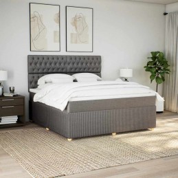 Boxspringbett mit Matratze...