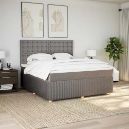 Boxspringbett mit Matratze...