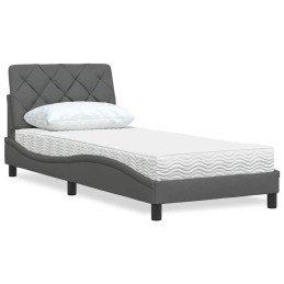 Bett mit Matratze...